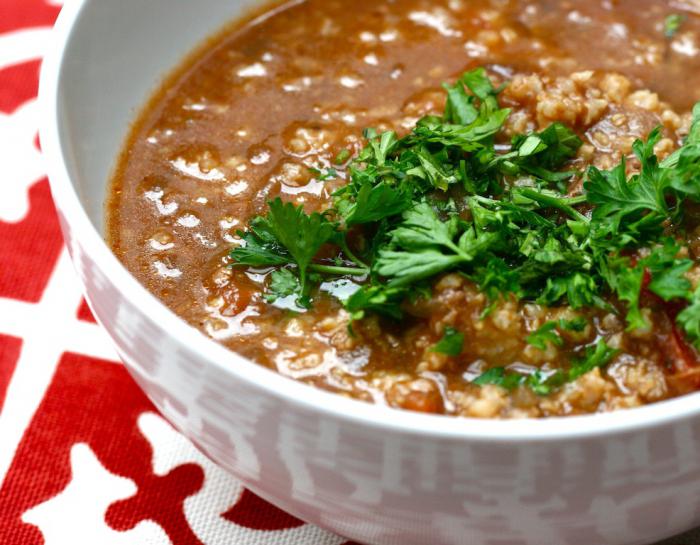 Jak gotuje się kharcho zupy? Przepis z ziemniakami i ryżem