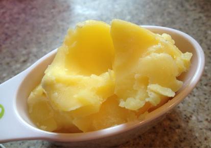 Główną korzyścią i szkodą roztopionego masła