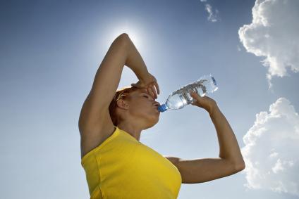 Ile kalorii znajduje się w wodzie i jak prawidłowo pić wodę