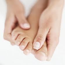 Zapalenie stawów stopy: przyczyny, oznaki i leczenie